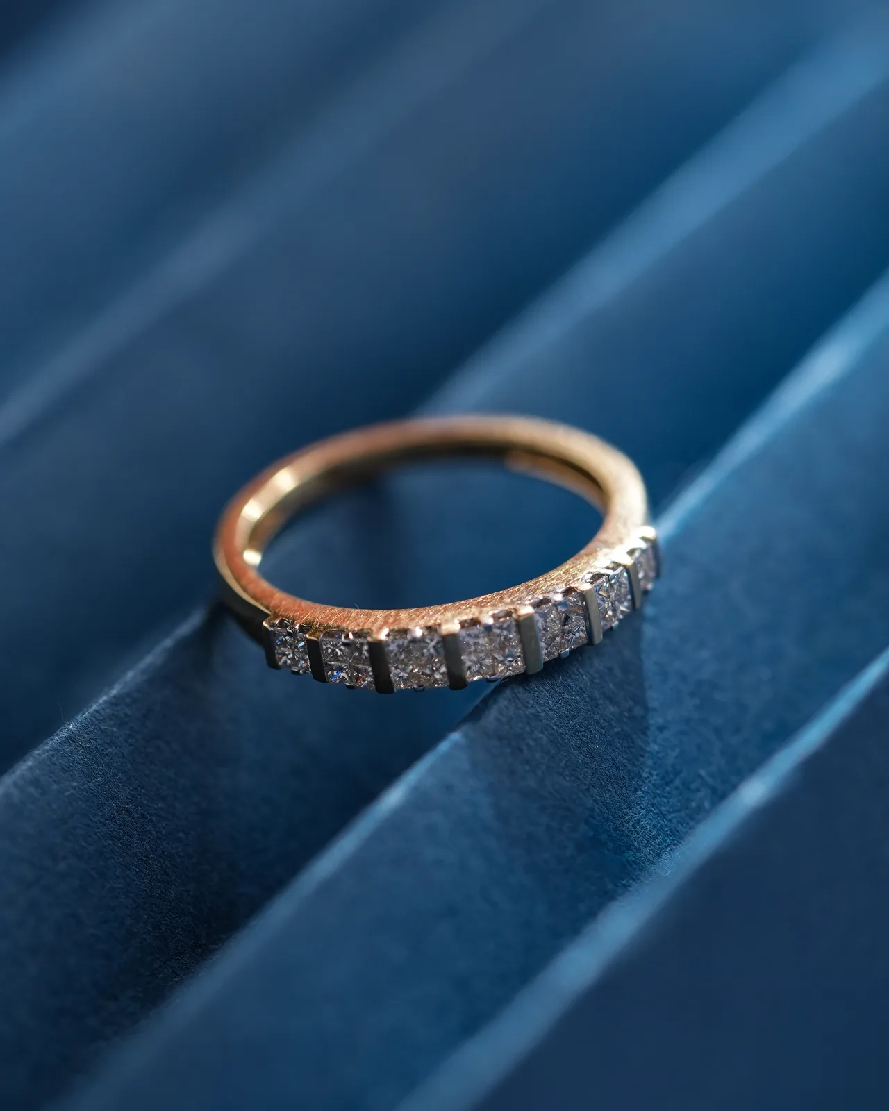 Diamond ring for sister