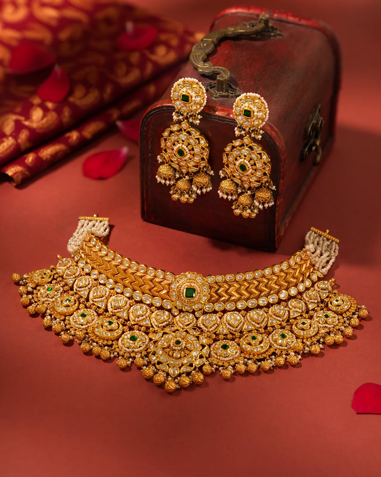 Antique gold bridal necklace set for wedding